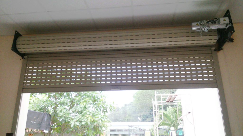 báo giá lắp đặt cửa cuốn austdoor